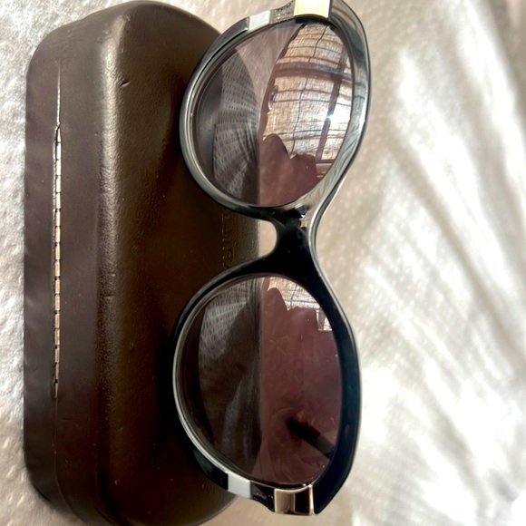 Louis Vuitton Sunglasses - Picture 2 of 5